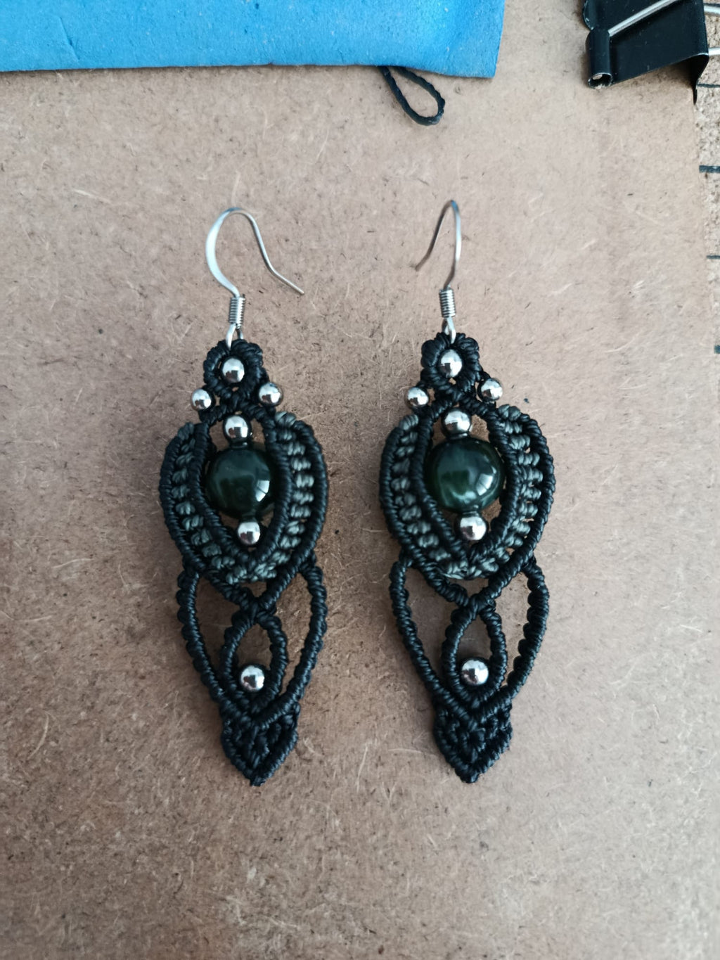 Collection "Appelle-moi sorcière" Boucles d'oreilles "Eclipse Intérieure"